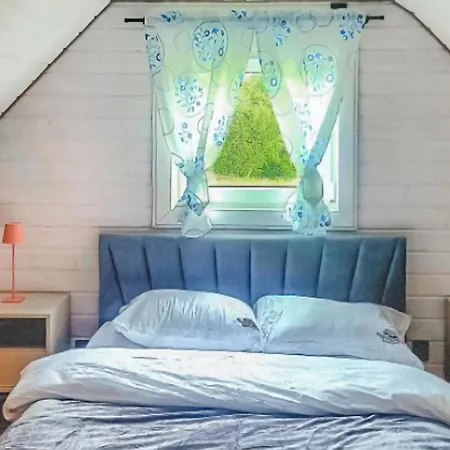 3 Bedroom Gorgeous In Wojcieszyce